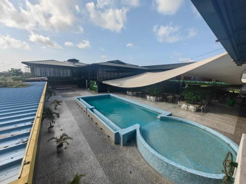 Kolam renang, Royal International Hotel & Mall in Georgetown