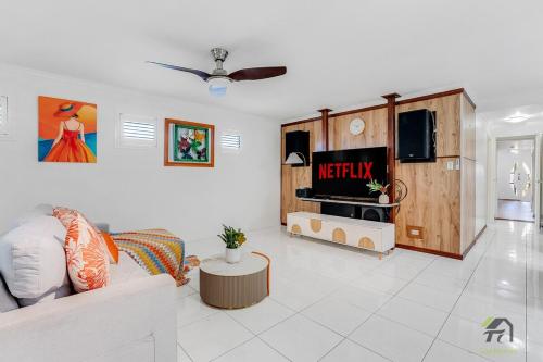 Quiet 5 bedrooms House located Springfield lake