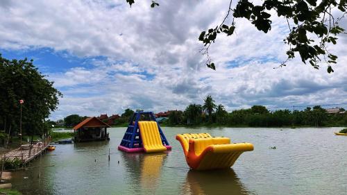 Water park, Ing Nam Tha Jin (Tha Jin Resort) in Si Prachan