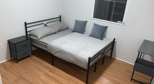 Comfy apt with skyline front view Mins away from NYC 2