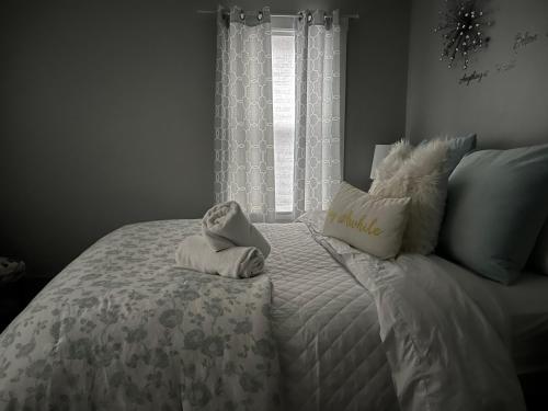 Cozy, 1st floor apartment with 2bdrms Plus Semi private TV room with Futon Family Friendly Close to Everything Pets welcome with Fee, Cleveland (fotografie 8)