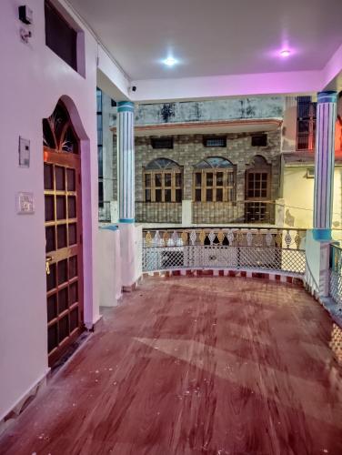 Om Palace Guest House Ayodhya Dhaam -AC & Non AC Rooms