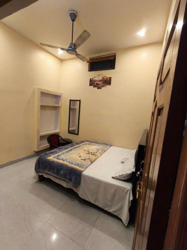 Om Palace Guest House Ayodhya Dhaam -AC & Non AC Rooms