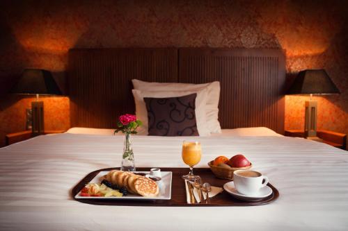 City Residence Apartment Hotel - image 2