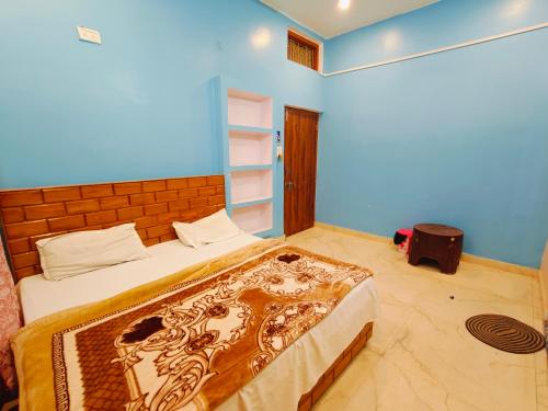 Om Palace Guest House Ayodhya Dhaam -AC & Non AC Rooms