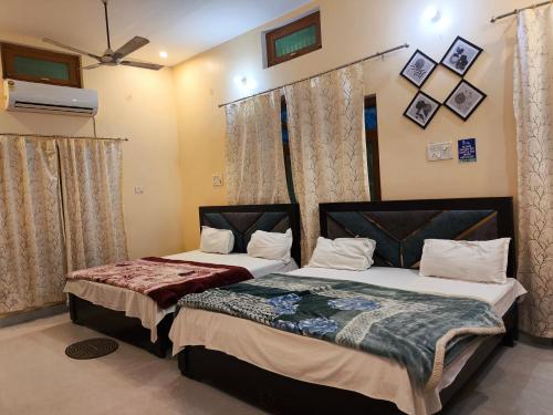 Om Palace Guest House Ayodhya Dhaam -AC & Non AC Rooms