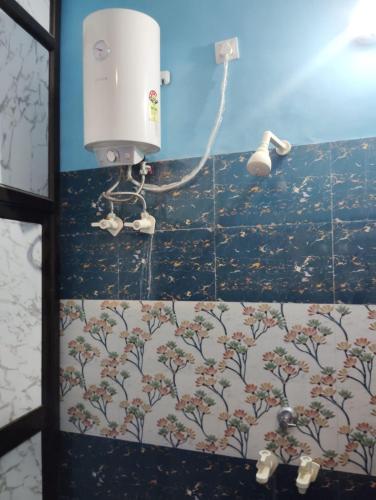 Om Palace Guest House Ayodhya Dhaam -AC & Non AC Rooms