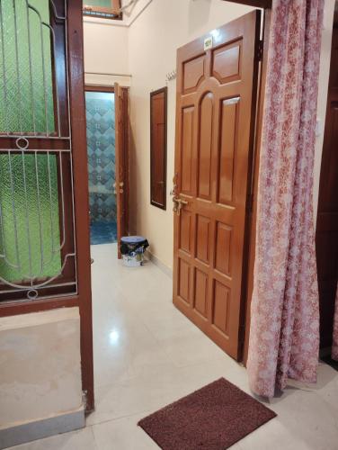 Om Palace Guest House Ayodhya Dhaam -AC & Non AC Rooms