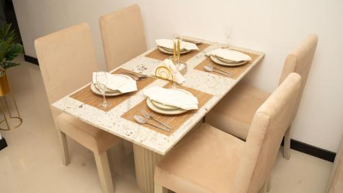 41st Floor TRIZEN Smart Luxury Apartment with sea view and portcity view - image 7