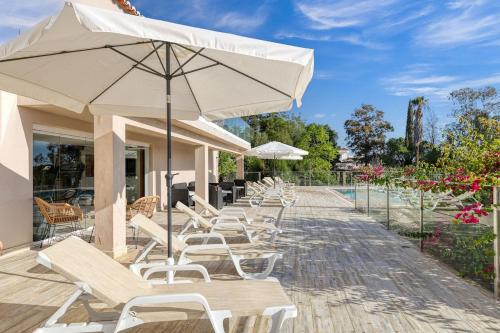 Balcony/terrace, Tower House in Caleira
