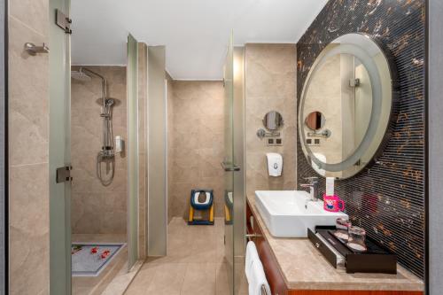 room detail thumbnail 2