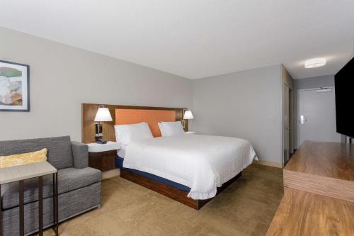 1 king bed, 1 sofa bed