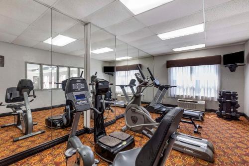 Quality Inn & Suites I-35 E/Walnut Hill - image 10
