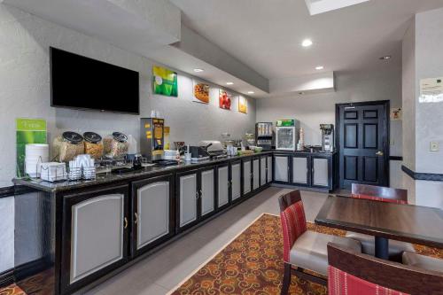 Quality Inn & Suites I-35 E/Walnut Hill - image 14