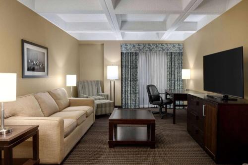 King Suite with Jetted Tub, Non-Smoking room in Wyndham Edmonton Hotel and Conference Centre