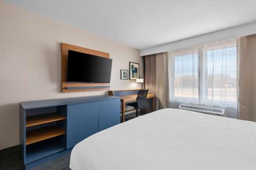 Country Inn & Suites by Radisson, Coon Rapids, MN in Coon Rapids, USA