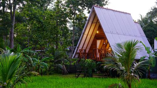 Golden Rock Retreat Sigiriya