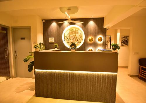 Hotel Aura Near Kokilaben Dhirubhai Ambani Hospital Mumbai