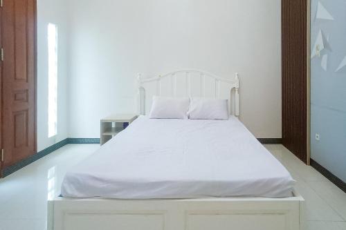 Vj Sweethome Syariah Near GOR Turida Room Type - Standard Double Room with Shared Bathroom