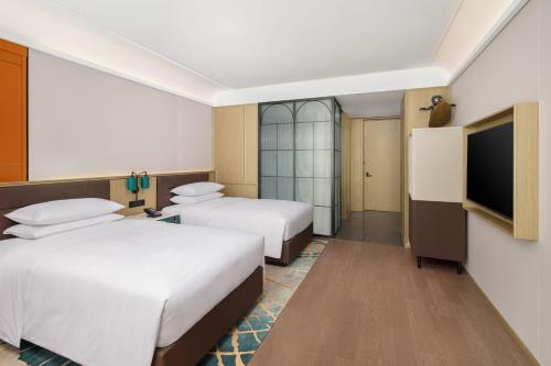 Deluxe Double Room with Two Double Beds image 6