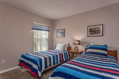 Six-Bedroom House image 6