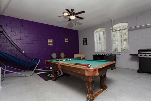 Six-Bedroom House image 5