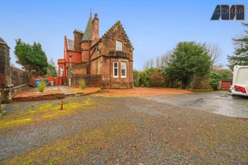 Historic 3 Bed Private Parking Nr Railway Station in Wemyss Bay