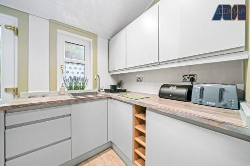 Historic 3 Bed Private Parking Nr Railway Station in Wemyss Bay