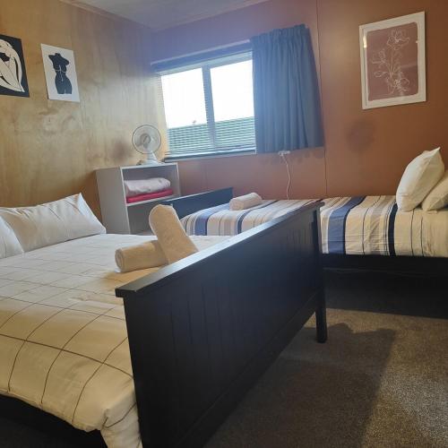 Two-Bedroom House image 8