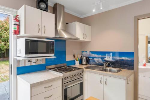 Two-Bedroom House image 2