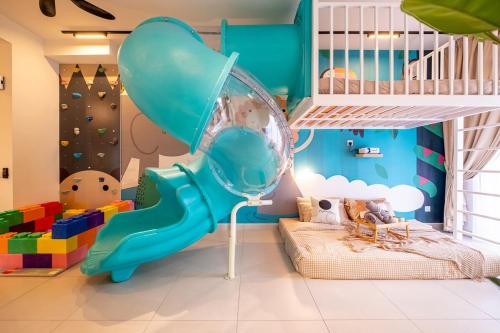 KL No1 Kids Slides w Climbing Wall Kids Friendly, Kuala Lumpur