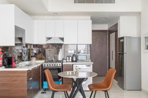 Lux Studio Apt near Butterfly Garden - Pool & Gym, Dubai (foto 2)