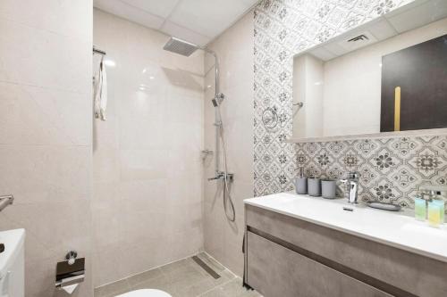 Lux Studio Apt near Butterfly Garden - Pool & Gym, Dubai (foto 10)