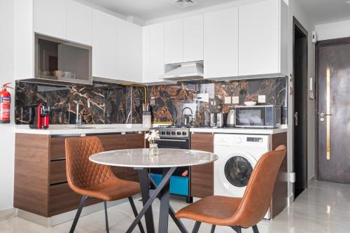 Lux Studio Apt near Butterfly Garden - Pool & Gym, Dubai (foto 9)