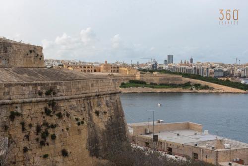 Unique seafront Loft overlooking Valletta's views by 360 Estates, Valletta (photo 11)