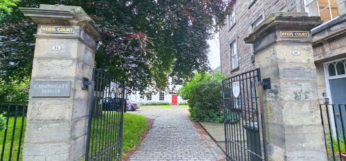Russel House - 4 Bedroom - The Royal Mile, Edinburgh (photo 4)
