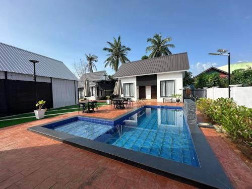 Wakaf Tengah Cottage with pool near MRSMKT IPG UMT UNISZA , Kuala Nerus in Batu Rakit