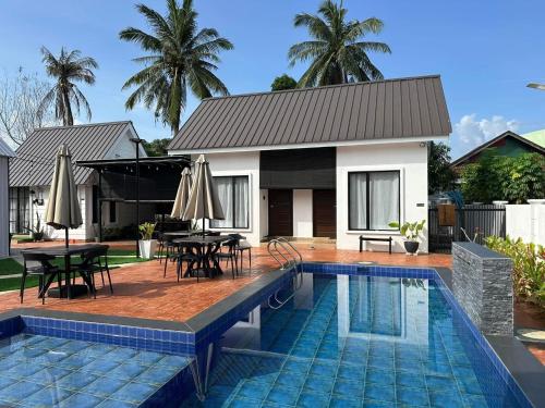 Wakaf Tengah Cottage with pool near MRSMKT IPG UMT UNISZA , Kuala Nerus in Batu Rakit