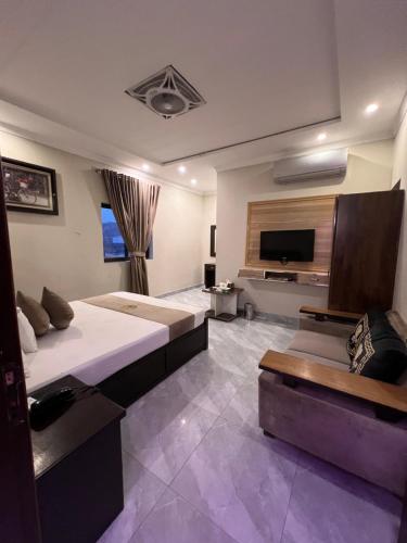 Park View Hotel Gulberg - image 12