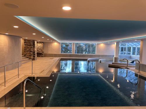 Zwembad, Hotel Valaisia Crans Montana, a Faern Collection Resort in Crans Montana