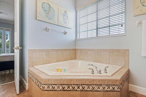 Embrace Luxury: Your Perfect Seaside Escape - image 4