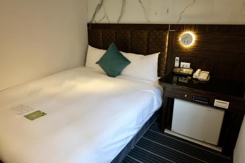 Standard Double Room image 3