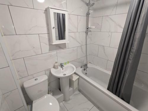 Bathroom, K Suites - Harrogate Terrace 2 in Bolton and Undercliffe