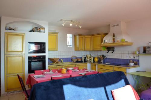 Two-Bedroom House image 3