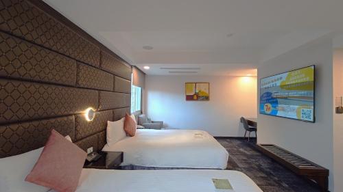 Deluxe Triple Room image 7