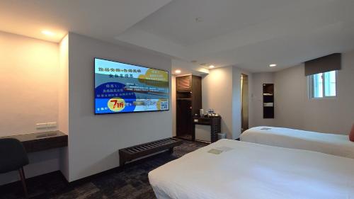 Deluxe Triple Room image 5