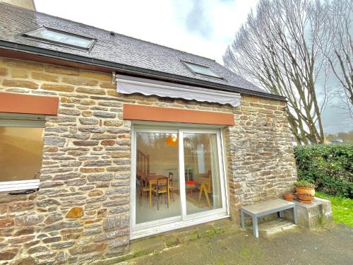 外部景觀, Maison lumineuse - Vue sur l'anse in 拿伏爾富埃南