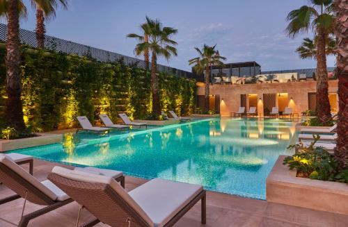Swimming pool, Four Seasons Hotel Casablanca in Bourgogne