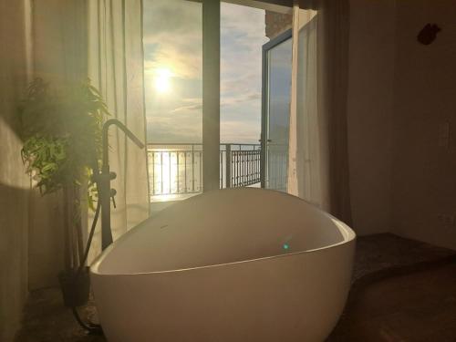 Úszómedence, Seabreeze in Paralia Agion Panton