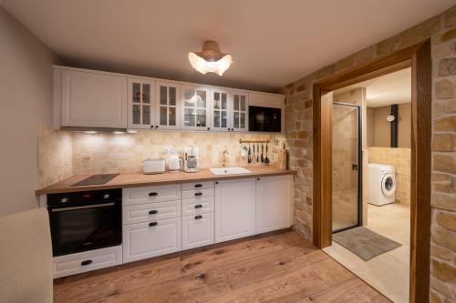 Konyha, Studio Flat - Sleeps 3 - Parking - Wifi in Chyne